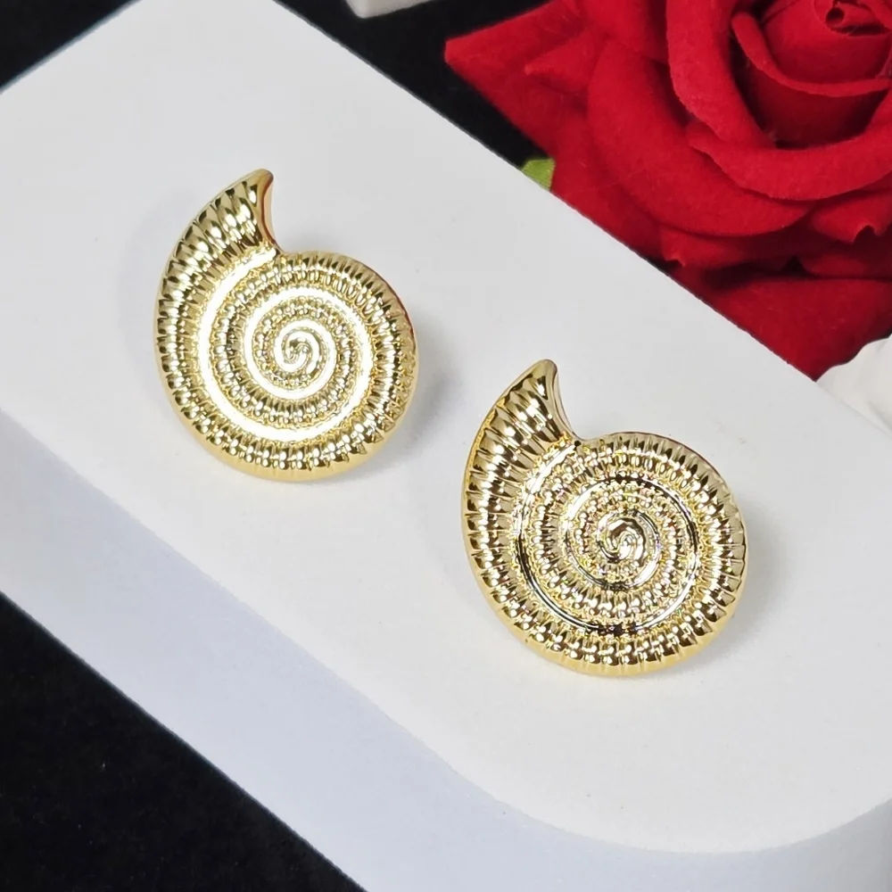 Gold Shell Stud Earrings Coastal Grandmother Beach Chic Vacation Cruise Jewelry